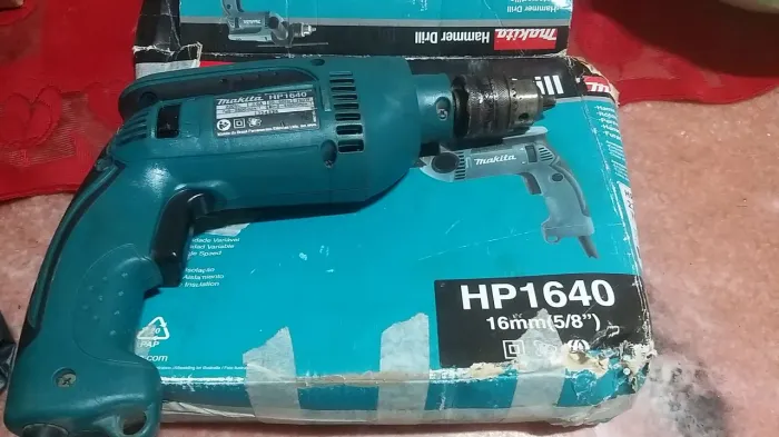 Máquina de furar Makita 750 W, 220V, HP1640, 16mm, leia