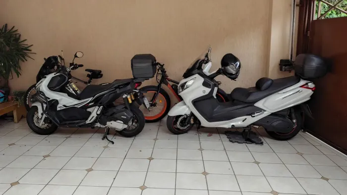 Dafra maxsym em excelente estado. Vários acessórios. Preço abaixo Fipe. Revisada