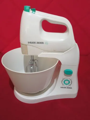 Batedeira Black&Decker branca