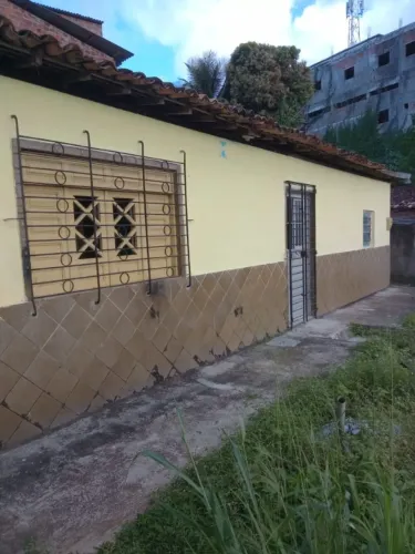 Vende-se casa em Dois Unidos