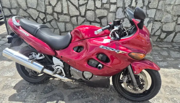 Gsx750 Bem Novinha