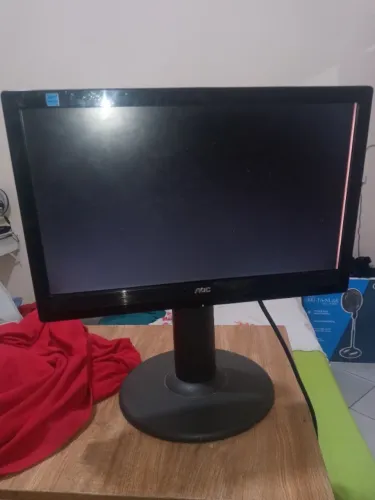 Monitor 15" AOC LCD (o defeito não impede o uso)