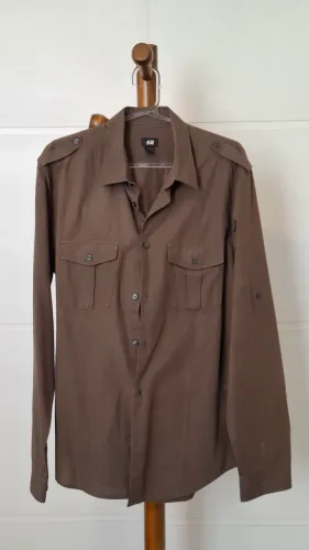 Camisa verde oliva H&M tamanho G