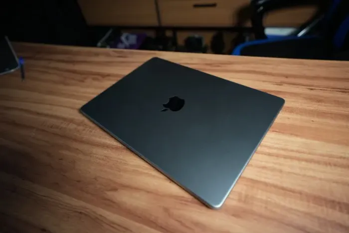 Macbook M3 PRO | 14 Pol | 1TB SSD | 8GB RAM