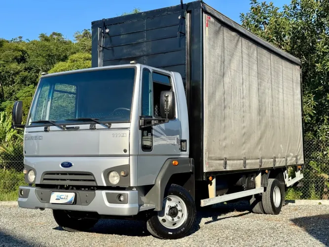 Ford Cargo 1119 ano 2015 c/ Ar Condicionado Bau Sider 6,20 