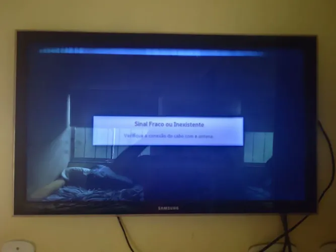 Tv samsung 32 (com pequeno defeito)