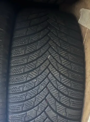 Jogo de pneus 18 ix35 , Compass 225/55 R18 Michelin 85%