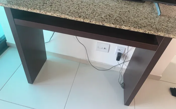 Mesa com pedra de granito