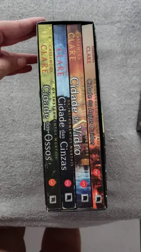 Vendo Box Cidade dos ossos - original - usado 