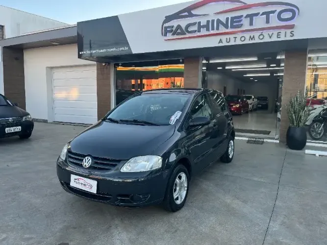 Fox 1.0 8V 4P Completo e rodas de liga leve