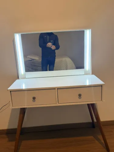 Penteadeira com LED e Espelho 