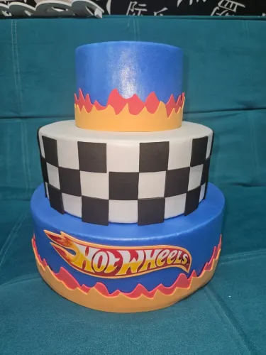 Bolo fake e kit display Hot Wheels