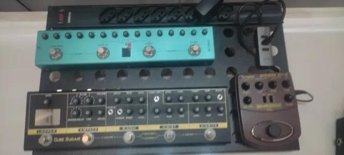 Vendo pedal board com pedais