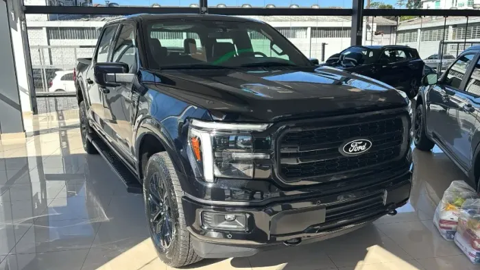 Ford F-150 Lariat Black 4X4 5.0 V8 2024