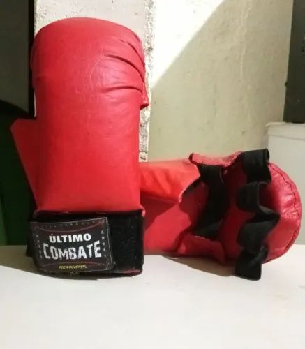 Par de luvas de karatê 