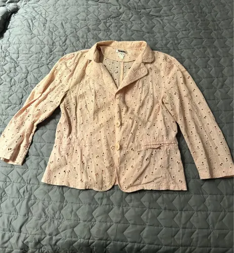 Blazer de renda rosa claro