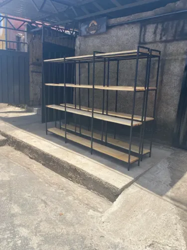 Estante de Madeira e Metal para Organização