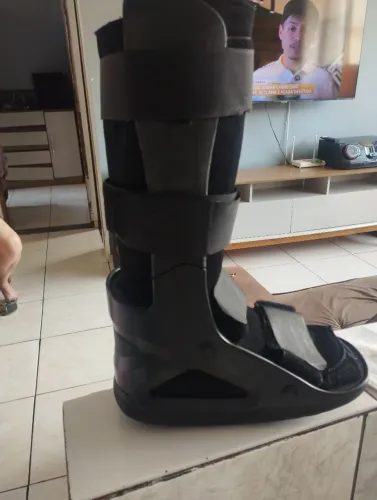 Bota ortopédica para imobilização de tornozelo