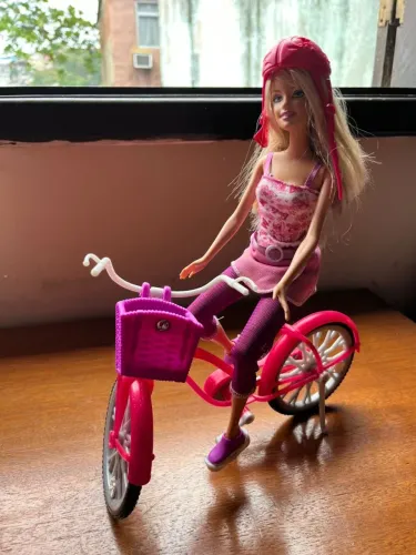 Barbie articulada ciclista