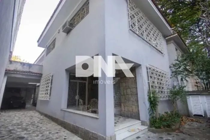 Casa de rua : / Residencial / Urca