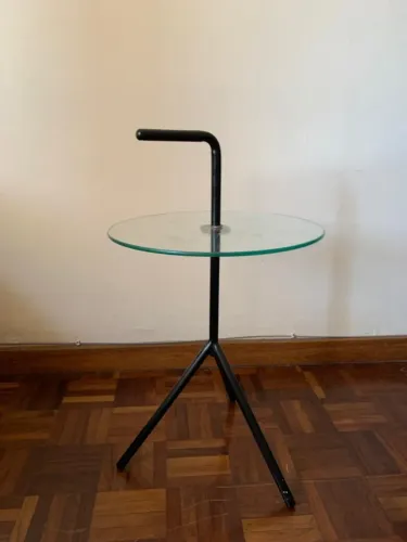 Mesa lateral de Vidro