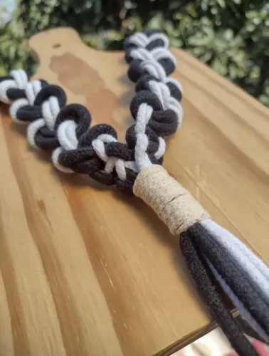 Cordão de macramê 