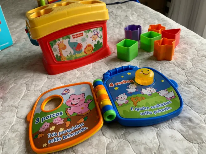 Livro - Aprender e Brincar - Meu Primeiro Livro - Fisher-Price - blocos de encaixe 