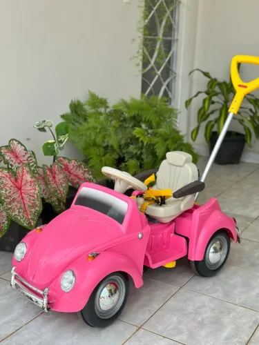 Carrinho Infantil Fusca Rosa 2 em 1 - Passeio e Pedal 