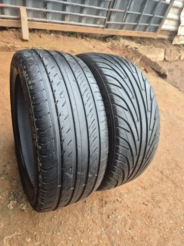 02 pneus 245/40/19 bons de borracha