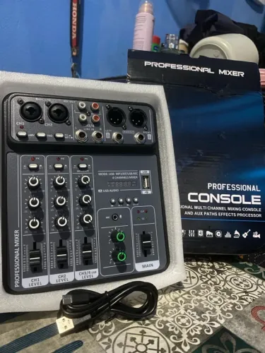 Mesa de Som Profissional 4 Canais Bluetooth 