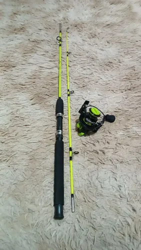 Vara de pesca com molinete novos