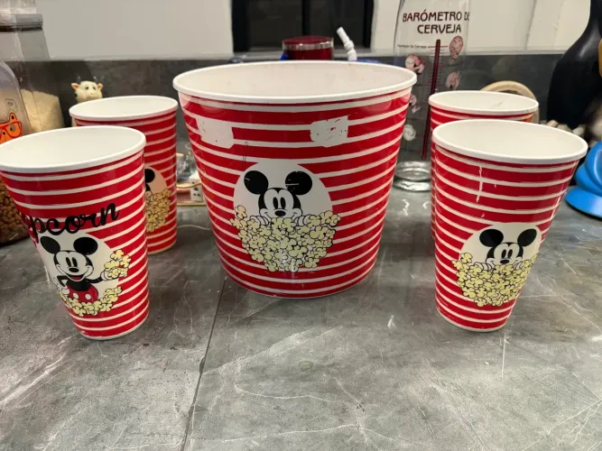 Conjunto de Balde e Copos de Pipoca Mickey - Cinema em Casa