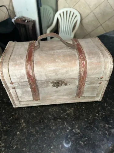 Baú relíquia antiga
