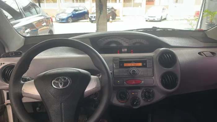 Toyota Etios XS Sedan 1.5 Flex 16V 4P Mec. 2013