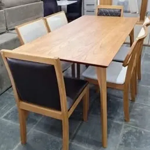 Mesa de Madeira Moderna com 6 Cadeiras