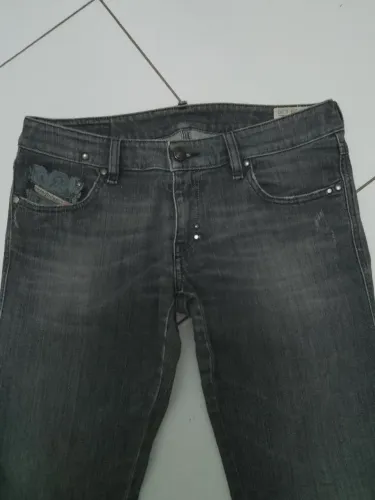 Calça Jeans Diesel modelo LHELA básica linda!!!
