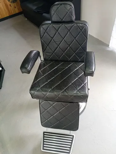 Vende-se cadeira de barbearia, preço a negociar.