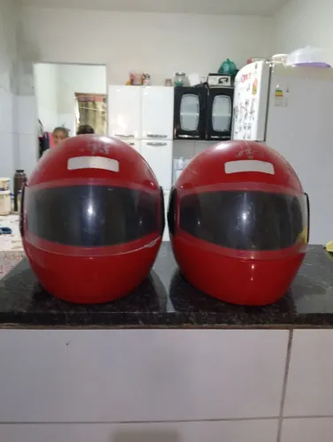 Vende-se 2 Capacetes pro Tork liberty