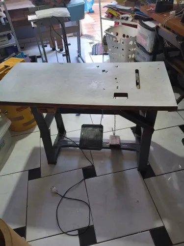 Mesa pra máquina de costura 