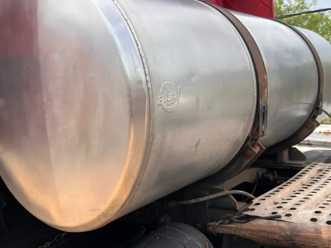 Vendo tanque de alumínio de 700 litros 