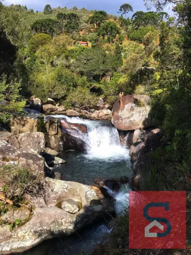 Sítio em Bairro Fragária com cachoeira - Itamonte