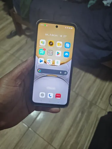Realme c75 celular está apenas com o trincado no vidro mas está funcionando perfeitamente 