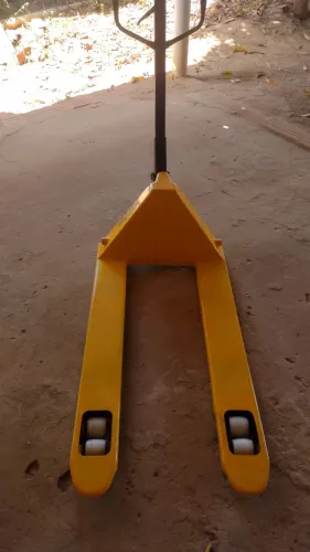 Vendo Paleteira Yale 2500kg