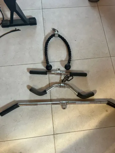 Barra W olímpica, puxador pulley e Corda tríceps 