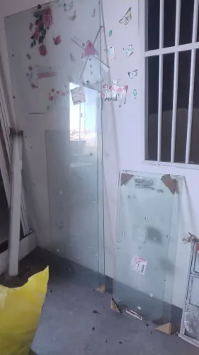 Vendo janela e porta nova com o kit de ferragem pivot completo