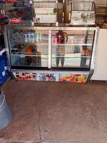 vendo um balcão frize expositor conservado número de contato *