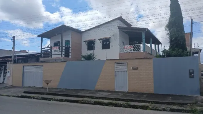 Vendo Casa Grande com Galpão, Próximo ao SENAI, Vídeo na Descrição!