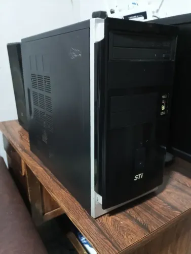 Computador Semptoshiba, processador integrado, 2gb de ram, windows 7. Funciona perfeitamen