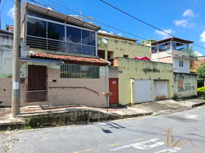 Casa de Fundos - 2 Quartos - Quintal - Estuda Troca por Apartamento - Bairro Europa - Belo