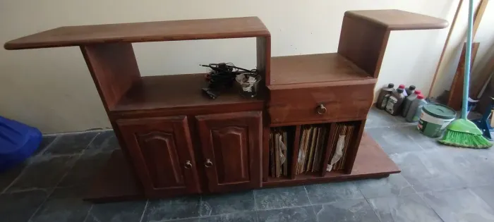 Vendo rack antigo em madeira